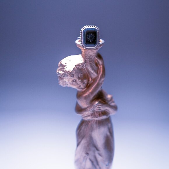 Tiffany Ziegfeld Daisy Onyx Ring - Picture 5 of 6